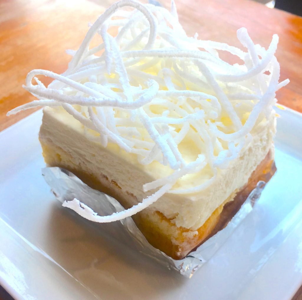 ケーキも美味しい タイ料理 White Flower Factory サイアム Aroi Chan